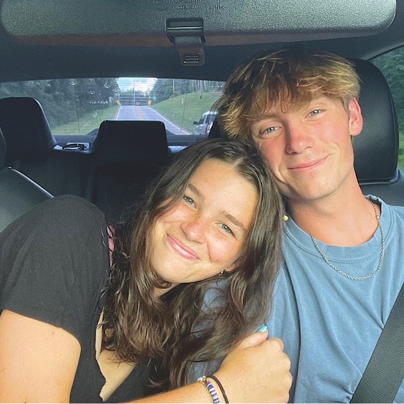 Meet your Posher, Paige - Picture 1 of 1